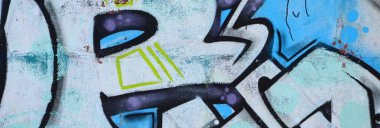 Grafiti çizimler parçası. Eski duvar boya lekeleri sokak sanatı kültür tarzı ile dekore edilmiştir. Renkli arka plan doku soğuk tonlarda.