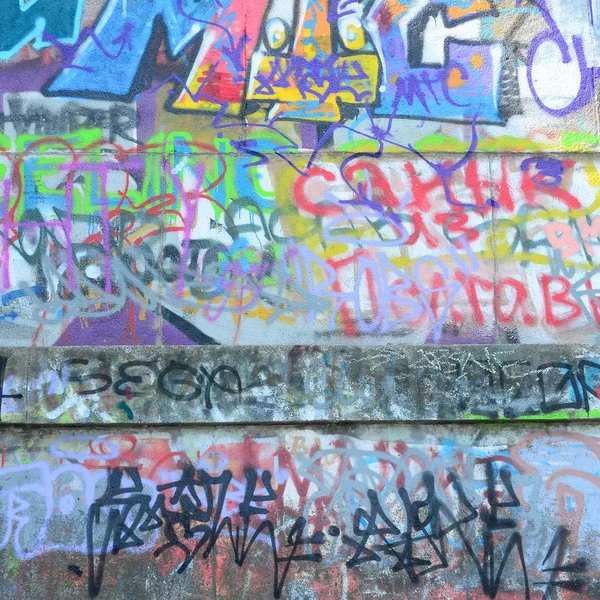 Fragment Von Graffiti Tags Die Alte Wand Ist Mit Farbflecken — Stockfoto