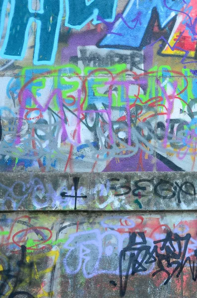 Fragmento Etiquetas Graffiti Vieja Pared Está Estropeada Con Manchas Pintura —  Fotos de Stock