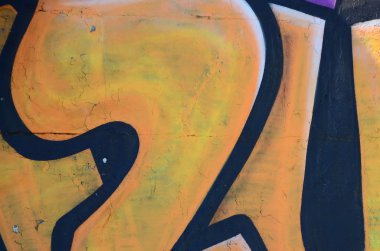 Grafiti çizimler parçası. Eski duvar boya lekeleri sokak sanatı kültür tarzı ile dekore edilmiştir. Renkli arka plan doku sıcak tonları içinde.