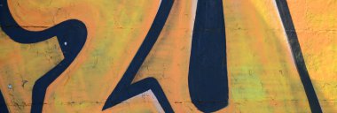 Grafiti çizimler parçası. Eski duvar boya lekeleri sokak sanatı kültür tarzı ile dekore edilmiştir. Renkli arka plan doku sıcak tonları içinde.