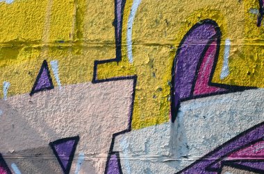 Grafiti çizimler parçası. Eski duvar boya lekeleri sokak sanatı kültür tarzı ile dekore edilmiştir. Renkli arka plan doku sıcak tonları içinde.