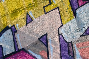 Grafiti çizimler parçası. Eski duvar boya lekeleri sokak sanatı kültür tarzı ile dekore edilmiştir. Renkli arka plan doku sıcak tonları içinde.