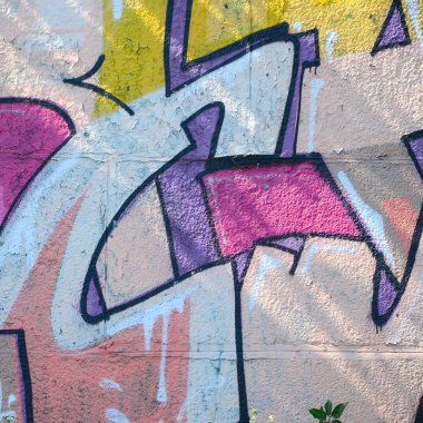 Grafiti çizimler parçası. Eski duvar boya lekeleri sokak sanatı kültür tarzı ile dekore edilmiştir. Renkli arka plan doku sıcak tonları içinde.