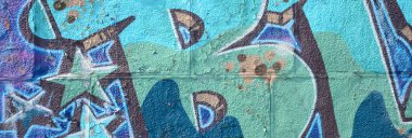 Grafiti çizimler parçası. Eski duvar boya lekeleri sokak sanatı kültür tarzı ile dekore edilmiştir. Renkli arka plan doku soğuk tonlarda.