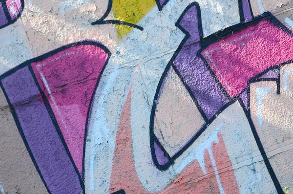 Grafiti çizimler parçası. Eski duvar boya lekeleri sokak sanatı kültür tarzı ile dekore edilmiştir. Renkli arka plan doku sıcak tonları içinde.