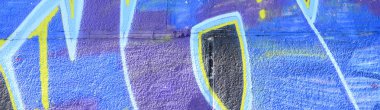 Grafiti çizimler parçası. Eski duvar boya lekeleri sokak sanatı kültür tarzı ile dekore edilmiştir. Renkli arka plan doku soğuk tonlarda.