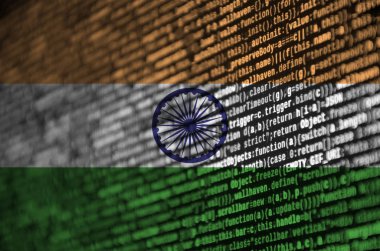 Hindistan bayrağı ekrandaki program kodu ile tasvir edilir. Modern teknoloji ve site geliştirme kavramı.