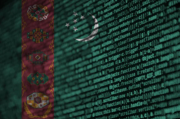 トルクメニスタンの旗は プログラム コードと画面に描かれています 近代的な技術とサイト開発のコンセプト — ストック写真