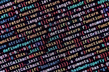 Laptop programlama kod yazma. Bilgisayar ekranında dijital ikili veri. Proje yöneticileri yeni fikir çalışır. Yazılım mühendisi iş başında. Yazılım arka plan. Modern teknoloji