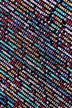 Büyük veri ve Internet şeyler trend. Bu uzman çalışma alanı. Laptop ekran portre resmi web sitesi Html kodu. Büyük veri depolama ve temsil bulut