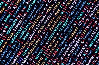 Laptop programlama kod yazma. Bilgisayar ekranında dijital ikili veri. Proje yöneticileri yeni fikir çalışır. Yazılım mühendisi iş başında. Yazılım arka plan. Modern teknoloji