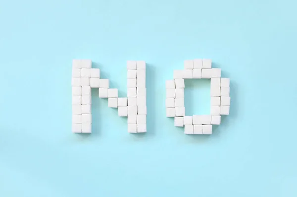 Zuckerschild mit großen Buchstaben auf blauem Hintergrund verweigern — Stockfoto