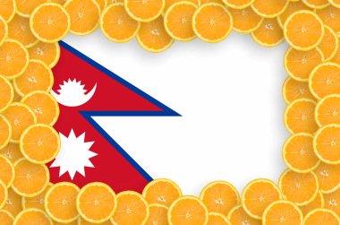 Nepal bayrağı çerçevesinde portakal Narenciye meyve dilimleri. İthalat ve ihracat narenciye yanı sıra büyüyen kavramı