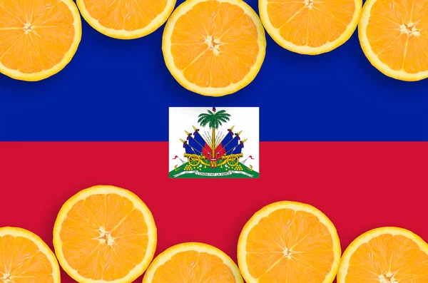 Bandeira Haiti Quadro Horizontal Fatias Frutas Cítricas Laranja Conceito Cultura — Fotografia de Stock