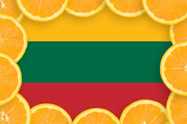 Litvánia Zászlaja Keret Narancssárga Citrus Gyümölcs Szelet Koncepció Valamint Behozatali — Stock Fotó