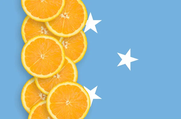 Bandeira Micronésia Fileira Vertical Fatias Frutas Cítricas Laranja Conceito Cultura — Fotografia de Stock