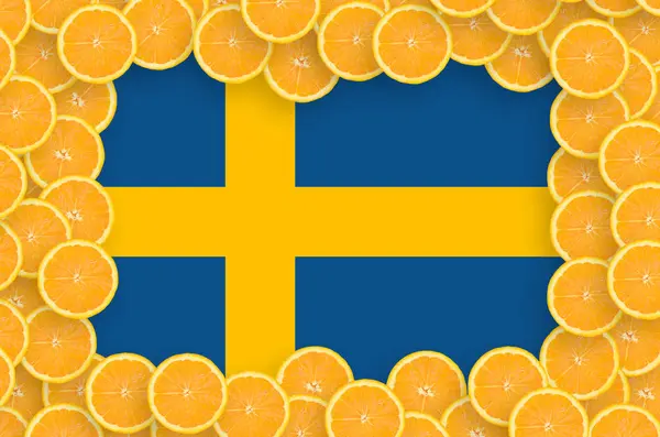 Sverige Flagga Bildrutan Orange Citrus Frukt Skivor Begreppet Växer Samt — Stockfoto