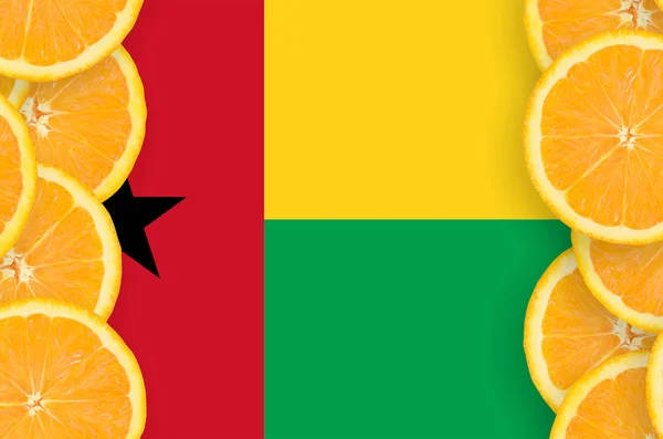 Bissau Guinea Zászlaja Függőleges Keret Narancssárga Citrus Gyümölcs Szelet Koncepció — Stock Fotó