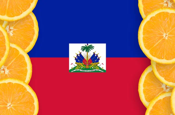 Bandeira Haiti Moldura Vertical Fatias Frutas Cítricas Laranja Conceito Cultura — Fotografia de Stock