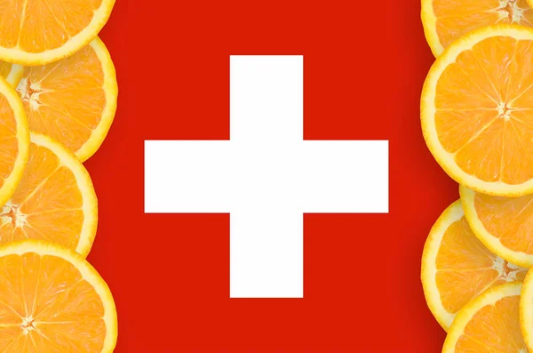 Bandeira Suíça Moldura Vertical Fatias Frutas Cítricas Laranja Conceito Cultura — Fotografia de Stock