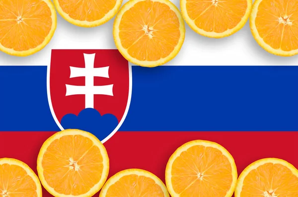 Bandeira Eslováquia Quadro Horizontal Fatias Frutas Cítricas Laranja Conceito Cultura — Fotografia de Stock