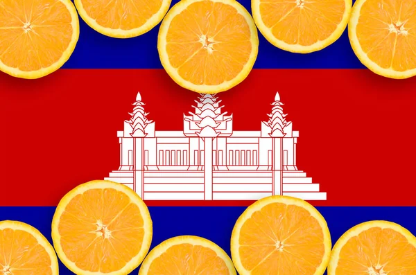 Bandeira Cambojana Quadro Horizontal Fatias Frutas Cítricas Laranja Conceito Cultura — Fotografia de Stock