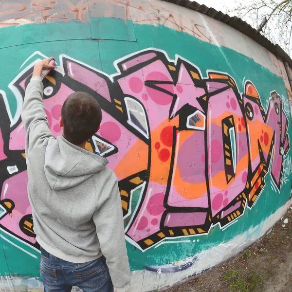 Young Guy Gray Hoodie Paints Graffiti Pink Green Colors Wall — Stock Photo, Image