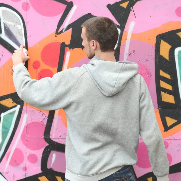 Young Guy Gray Hoodie Paints Graffiti Pink Green Colors Wall — Stock Photo, Image