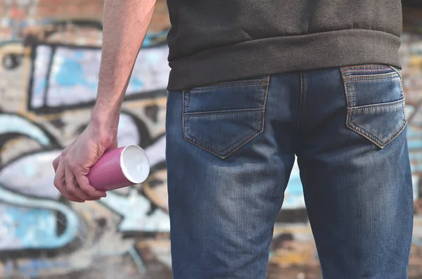 Visão Traseira Corpo Jovem Jeans Sujos Azuis Suéter Cinza Com — Fotografia de Stock