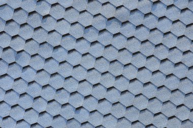 Modern çatı ve bacalar dekorasyon. Esnek asfalt veya kayrak Zona altıgen şeklinde. Üstten görünüm doku