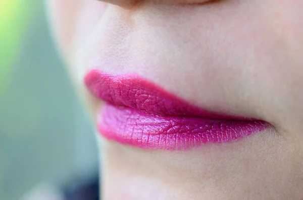 Close Shot Beautiful Woman Lips Glossy Fuchsia Lipstick Shallow Depth — Stock Photo, Image