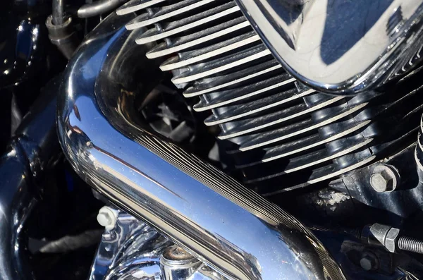 旧经典摩托车镀铬闪亮身体部分的特写片段 — 图库照片