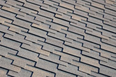 Modern çatı ve bacalar dekorasyon. Esnek asfalt veya perspektif içinde dikdörtgen şeklinde kayrak Zona.