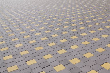 Kasaba meydanında cobblestones yoldan. Arka plan doku perspektif içinde