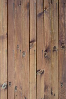 Kahverengi ahşap çit panelleri kapatın. Tam bir duvar olarak birçok dikey ahşap plakalar