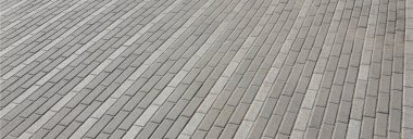 Kasaba meydanında cobblestones yoldan. Arka plan doku perspektif içinde