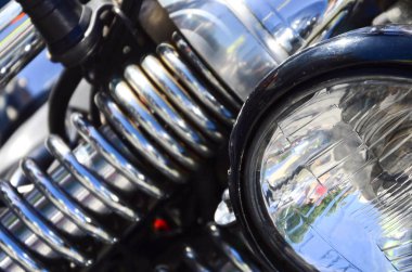 Eski klasik motosiklet ve krom parlak lamba parçası kadar kapatın