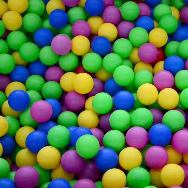 Цветные Пластиковые Шарики Бассейне Игровой Комнаты Бассейн Развлечения Прыжки Цветных — стоковое фото
