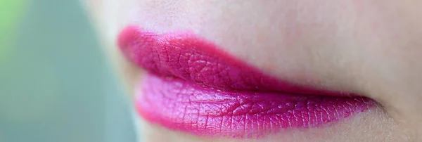 Close Shot Beautiful Woman Lips Glossy Fuchsia Lipstick Shallow Depth — Stock Photo, Image