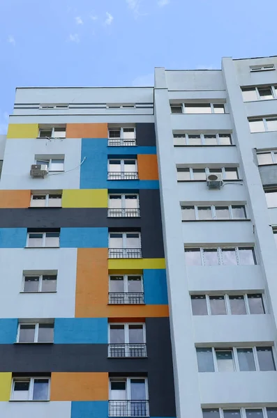 Nuevo Edificio Residencial Varias Plantas Cielo Azul Casas Residenciales Con — Foto de Stock