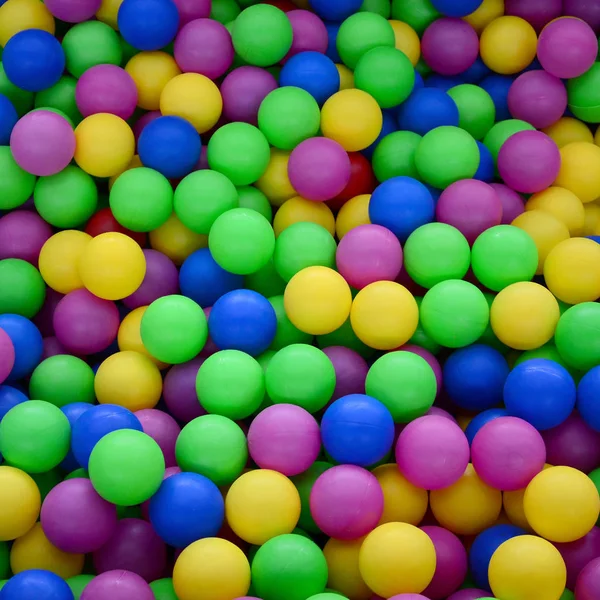 Цветные Пластиковые Шарики Бассейне Игровой Комнаты Бассейн Развлечения Прыжки Цветных — стоковое фото