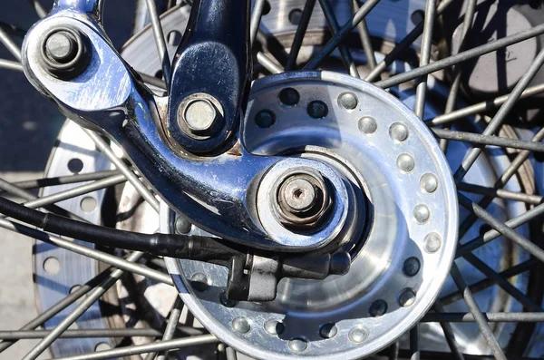 Nahaufnahme Fragment Eines Verchromten Glänzenden Rades Eines Alten Klassischen Motorrads — Stockfoto