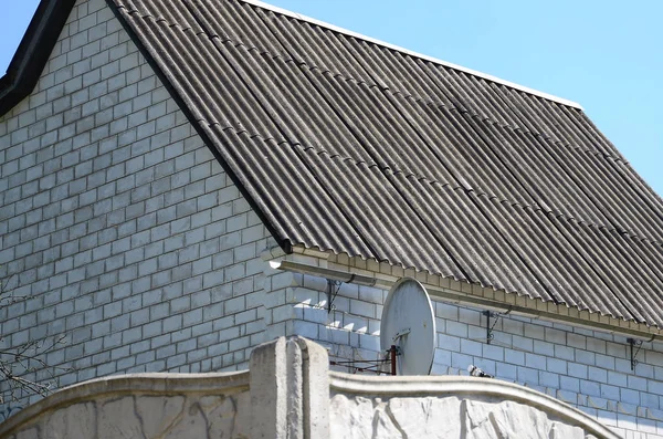 Белые Крыши Приносят Крутые Сбережения Домов Теплым Климатом Холодные Крыши — стоковое фото