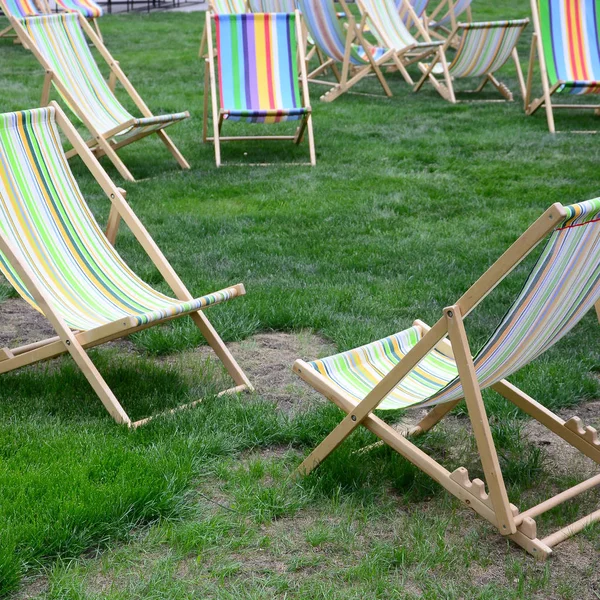 Chaise Fica Gramado Descanse Festival Férias Jardim Espreguiçadeiras Grama Verde — Fotografia de Stock