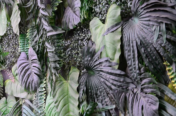 Tropiskt Gröna Blad Bakgrund Ormbunke Palm Och Monstera Deliciosa Blad — Stockfoto