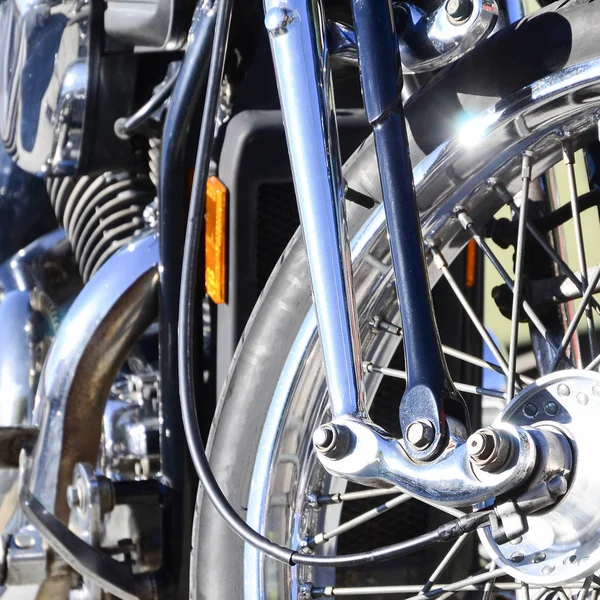 Nahaufnahme Fragment Eines Verchromten Glänzenden Rades Eines Alten Klassischen Motorrads — Stockfoto