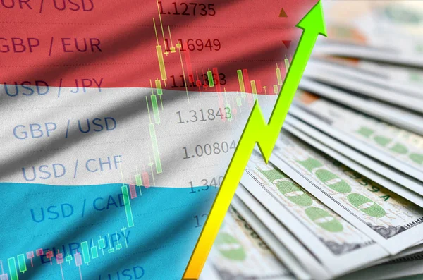 卢森堡国旗和图表增长我们美元的位置与美元钞票的风扇 — 图库照片