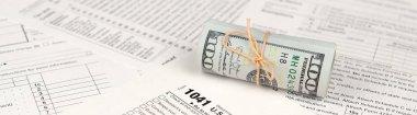 1041 Amerikan Doları banknotlar ile Estates ve güvenler formu için ABD gelir vergisi iadesi yakın yukarı. ABD 'de vergi dönemi kavramı