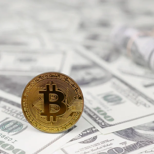 Bitcoin Billetes Cien Dólares Concepto Inversión Razonable Adecuada Dinero Criptomoneda —  Fotos de Stock